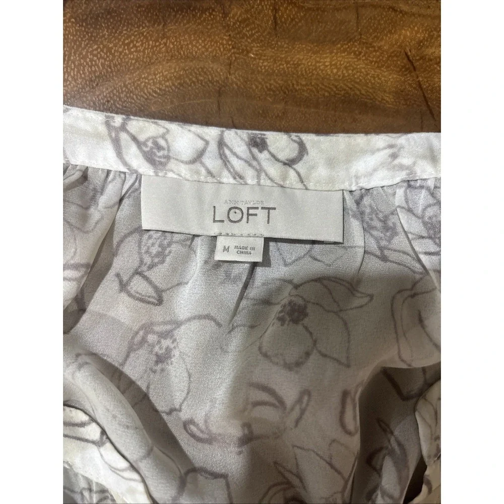 Ann Taylor Loft Womens Gray Tan Floral V-Neck 3/4 Sleeve Blouse Size M - Picture 3 of 3